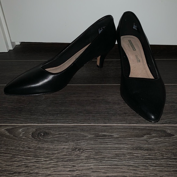 Like New Clark heels - Picture 2 of 3